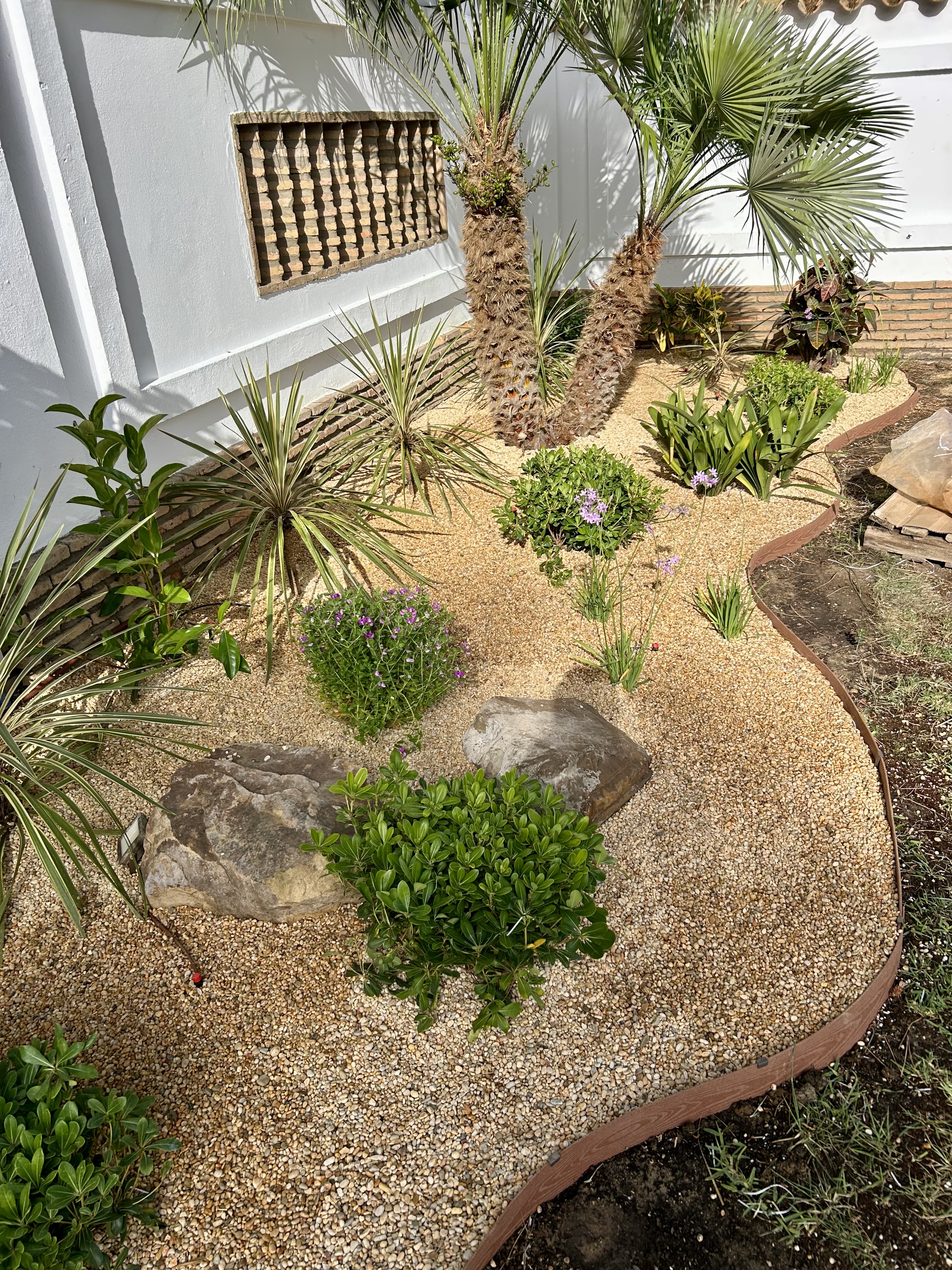 Construcción y plantación de jardines